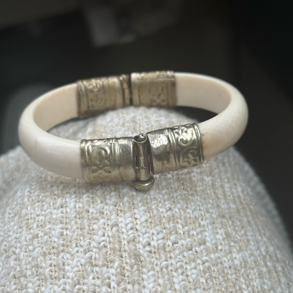 RARE VINTAGE Ivory/Bone & Silver Hinge
Bangle Bracelet (20th century)($550+)